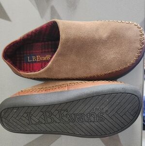 L.B. Evans Men's Brown Suede Slippers. NBW